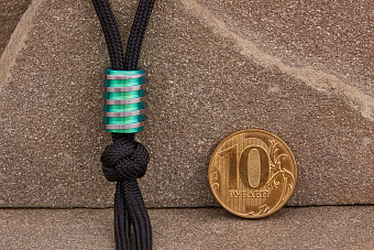 Титановая бусина на темляк XL «Спираль» зеленый