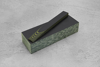 Саржевая микарта, блок 135×44×28мм черный ↔ зеленый