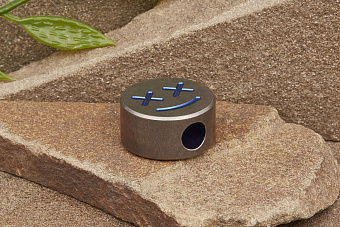 Титановая бусина на темляк «Смайлик.Добрый» 