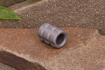 Титановая бусина на темляк «Цилиндр» серый