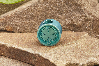 Бусина на темляк «Клевер» изумруд
