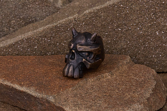 Бусина на темляк «Рогатый череп»