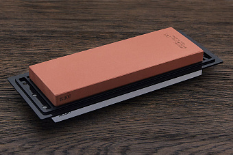 Водный точильный камень 183×63×32мм #800/#320 с подставкой