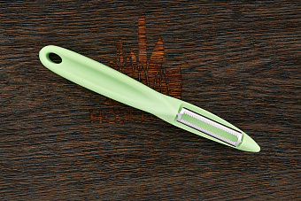 Овощечистка Victorinox, модель 7.6075, рукоять нейлон мятный