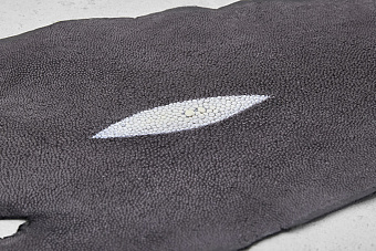 Кожа ската 215х150мм (черно-серая)