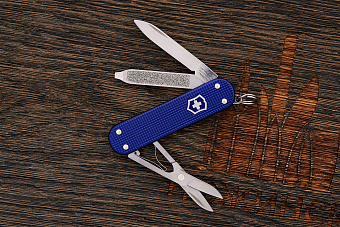 Нож-брелок Victorinox Classic SD Colors синий