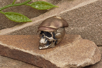 Бусина на темляк «Череп в кепке»