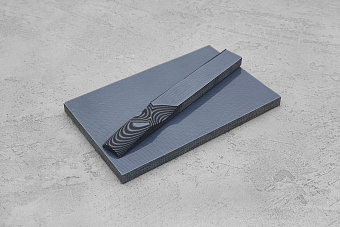 Саржевая микарта, плашка 130x80x7(+)мм черный ↔ серо-синий