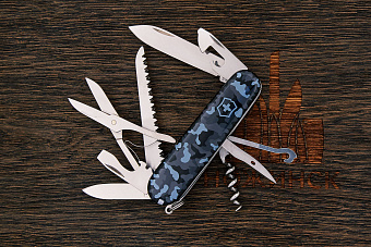 Складной нож Victorinox Huntsman navy camo