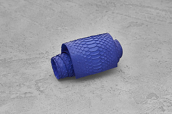 Кожа змеи 950×65-80мм (синяя матовая)