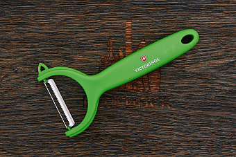 Овощечистка Victorinox, модель 7.6079, рукоять полипропилен зеленый