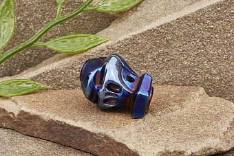 Бусина на темляк «Чужой» титан оксид