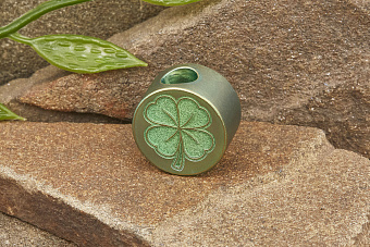 Бусина на темляк «Клевер» зеленый
