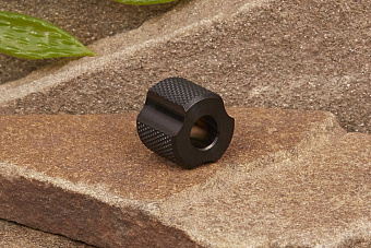 Титановая бусина на темляк «Гайка XL» черный