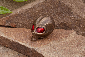 Бусина на темляк «Инопланетянин» красный