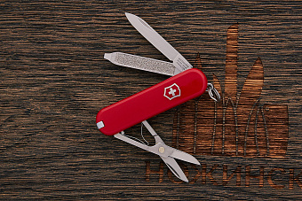 Нож-брелок Victorinox Classic SD красный