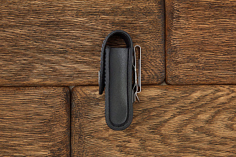 Чехол на ремень кожаный с поворотной клипсой черный, модель 0520