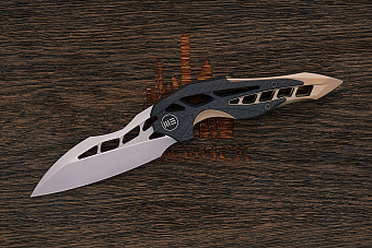 Складной нож We Knife Arrakis, сталь M390, рукоять карбон/титан черно-золотой