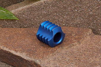 Титановая бусина на темляк «Радиатор» синий