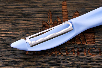 Овощечистка Victorinox, модель 7.6075, рукоять нейлон голубой