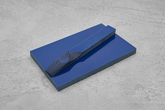 Саржевая микарта, плашка 130x80x8(+)мм черный ↔ синий