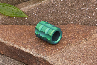 Титановая бусина на темляк «Цилиндр» зеленый