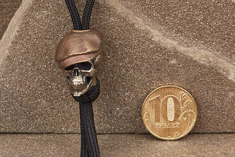 Бусина на темляк «Череп в кепке»