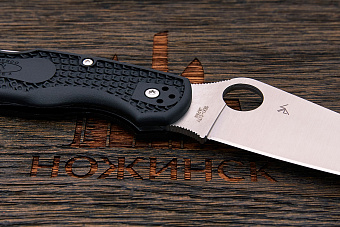 Складной нож Spyderco Police 4, сталь VG-10, рукоять термопластик