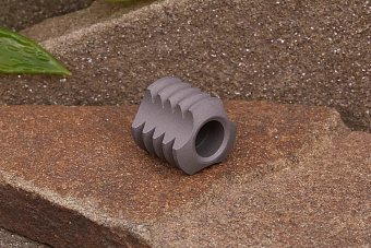 Титановая бусина на темляк «Радиатор» серый