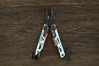 Мультитул Leatherman Signal Aqua (19 функций)