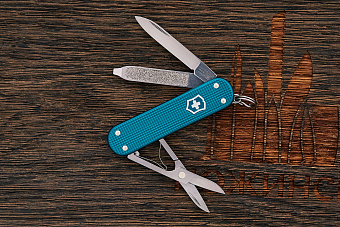 Нож-брелок Victorinox Classic SD Colors голубой