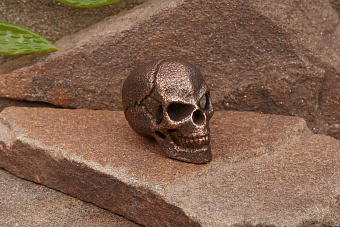 Бусина на темляк «Череп» Т4