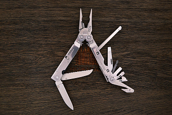Мультитул SOG Power Assist (16 функций)