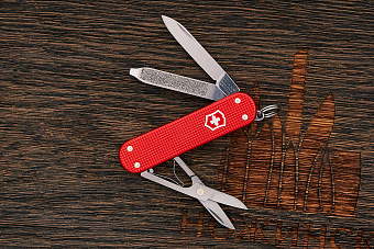 Нож-брелок Victorinox Classic SD Colors красный