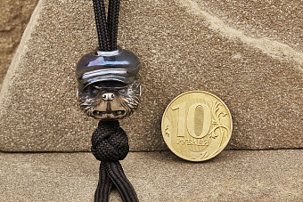 Бусина на темляк «Нахал в кепке» белый металл кобальт