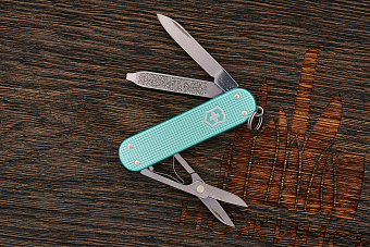 Нож-брелок Victorinox Classic SD Colors мятный