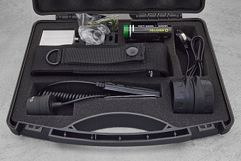 Фонарь Armytek Predator Pro, диод XHP35 HI, холодный свет с тактическим набором