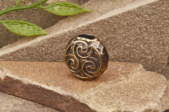 Бусина на темляк Трискель (латунь) от мастерской Крымская бронза