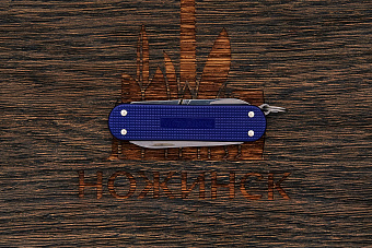 Нож-брелок Victorinox Classic SD Colors синий