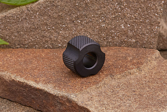 Титановая бусина на темляк «Гайка» черный