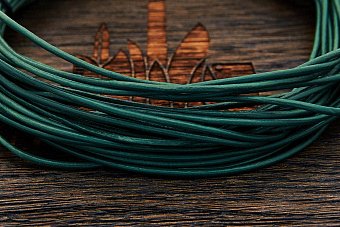 Кожаный шнурок 2мм (зелёный), кратно 1м