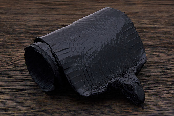 Шкурка змеи с головой, 1150×120мм (черная глянцевая)