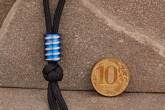 Титановая бусина на темляк XL «Спираль» синий