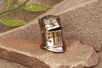 Бусина на темляк Шлем Ричарда от мастерской Крымская бронза