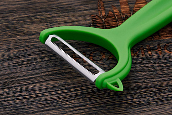 Овощечистка Victorinox, модель 7.6079, рукоять полипропилен зеленый