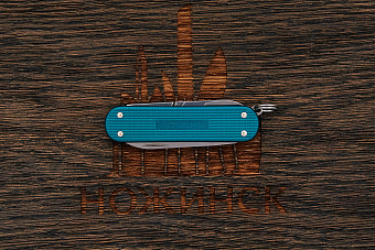 Нож-брелок Victorinox Classic SD Colors голубой