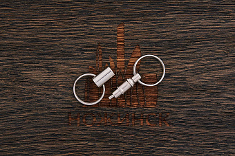 Брелок-карабин с двумя кольцами