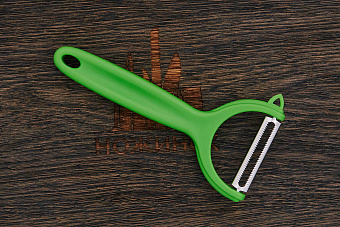 Овощечистка Victorinox, модель 7.6079, рукоять полипропилен зеленый